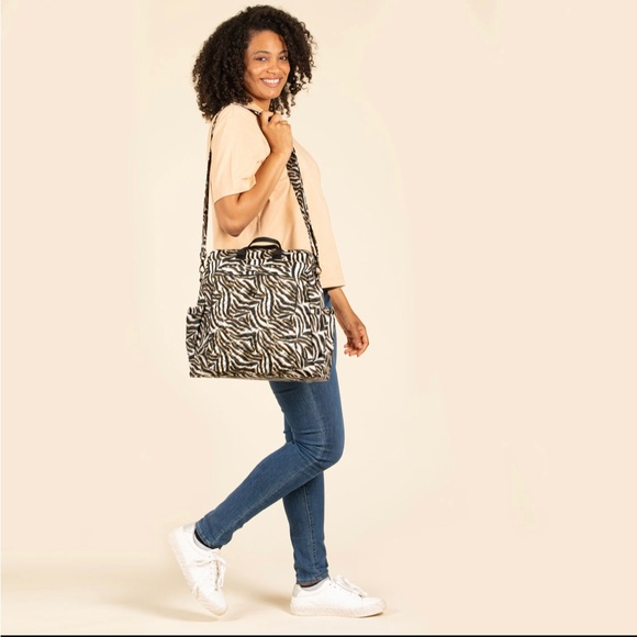 Lug Sonata Convertible Tote NWT - Picture 7 of 16